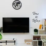 Апартаменты Oasy 10- 12 Minutes To The Center Of
